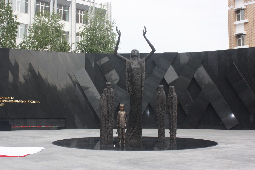 monument-in-astana-honouring-victims-of-holodomor
