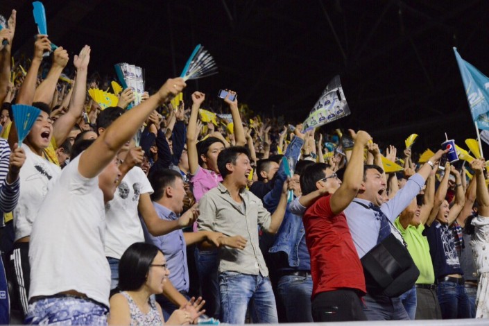 Fans cheer as FC Astana takes on APOEL Cyprus in Astana on Aug. 18. Photo: Tengrinews.kz