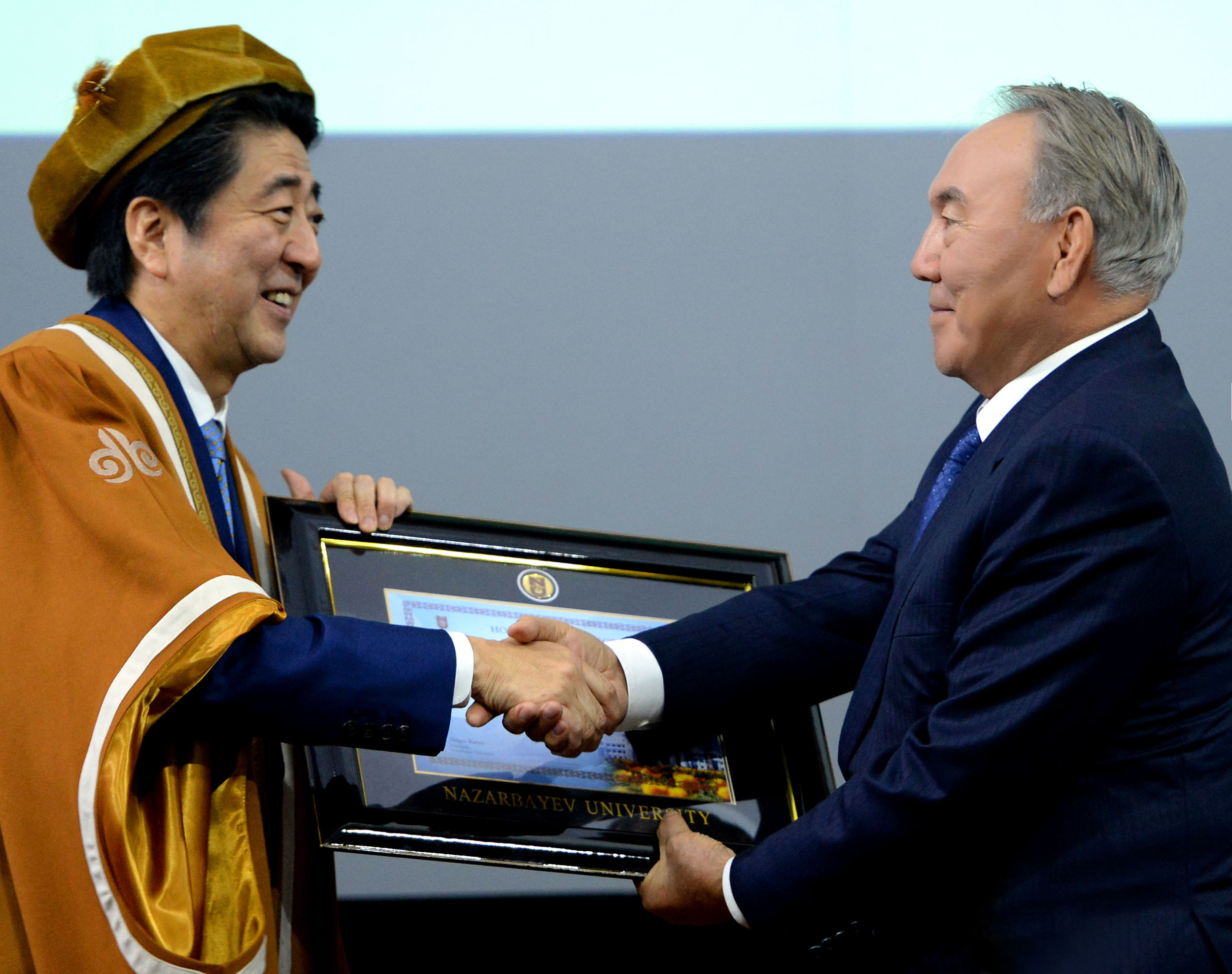 казахстан и абэ. посол казахстана в японии. ли в. синдзо абэ и назарбаев. си цзиньпин визит в казахстан 2013.