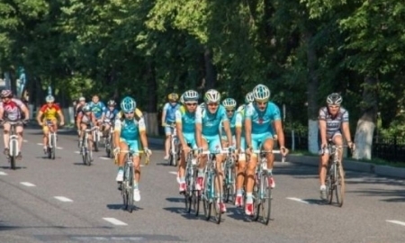 Racers in Tour of Almaty 2015. Photo: Sports.kz