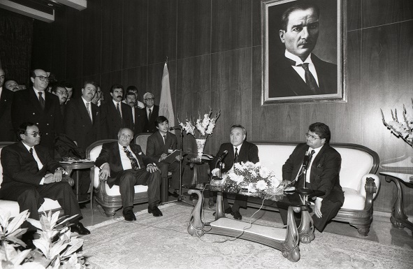 President Nursultan Nazarbayev (second from right) is met at the Istanbul airport by Turkey’s President Turgut Ozal (right) and Prime Minister Suleiman Demirel (second from left) in the early 1990s. Kanat Saudabayev, then Kazakhstan’s ambassador to Turkey, is seated left, while Kairat Sarybay is seated in the middle and is interpreting.