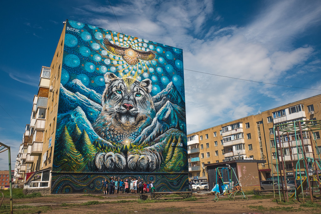Snow leopard mural at 187 Street