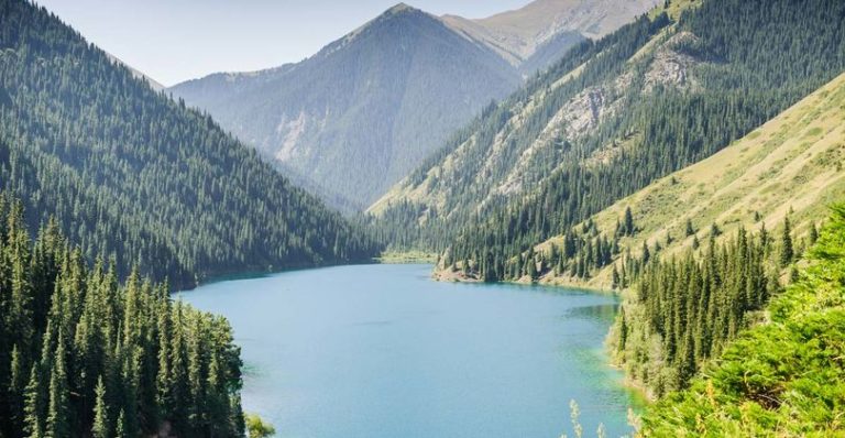 Kaiyndy Lake attracts thousands of tourists with unique underwater ...