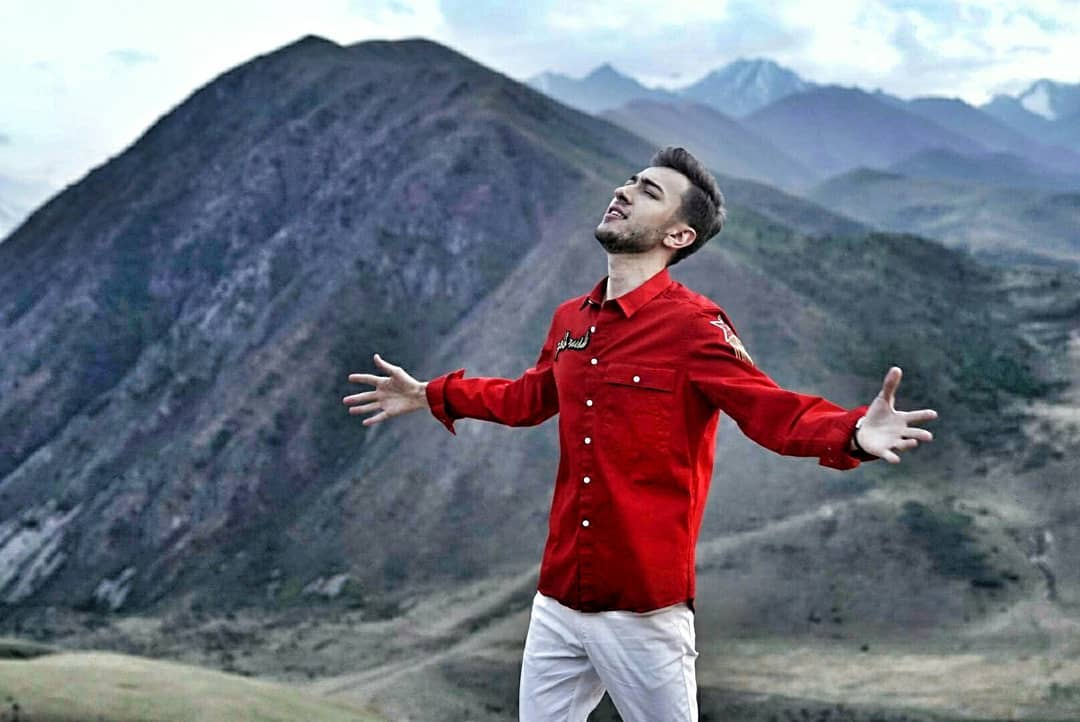 Popular Uzbek Singer Supports Kazakh People With Patriotic Song The