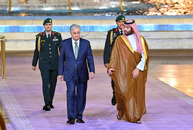 الرئيس الكازاخستاني يزور ولي العهد السعودي لبحث تعزيز العلاقات الثنائية
