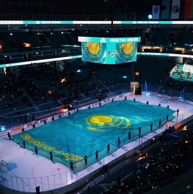Kazakhstan’s Largest Flag Uncovered During Hockey Game in Astana (Video