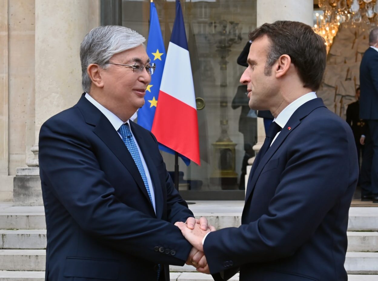 Le président Togayev effectue une visite officielle en France, réitérant son engagement envers le partenariat stratégique