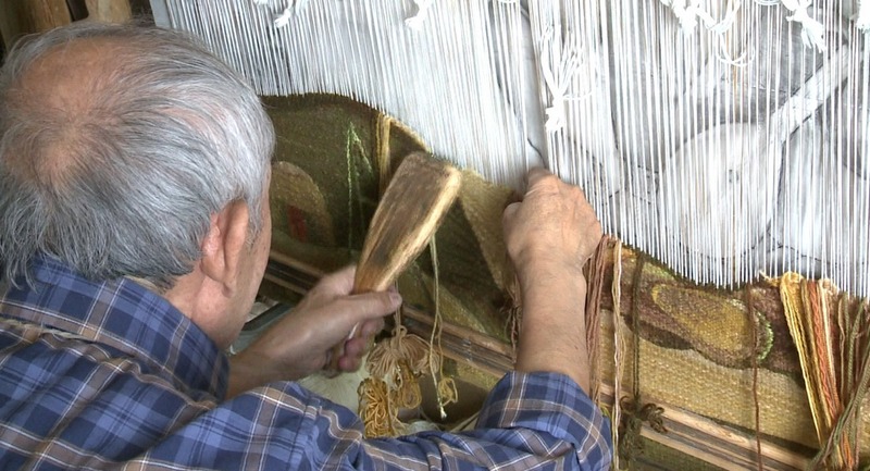 Казахский художник пропагандирует историю и красоту через свои гобелены - Bizmedia.kz