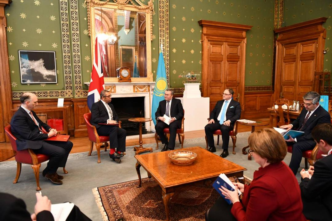 Казахстан и Великобритания пообещали укреплять сотрудничество, провели встречу в рамках стратегического диалога в Лондоне - Bizmedia.kz