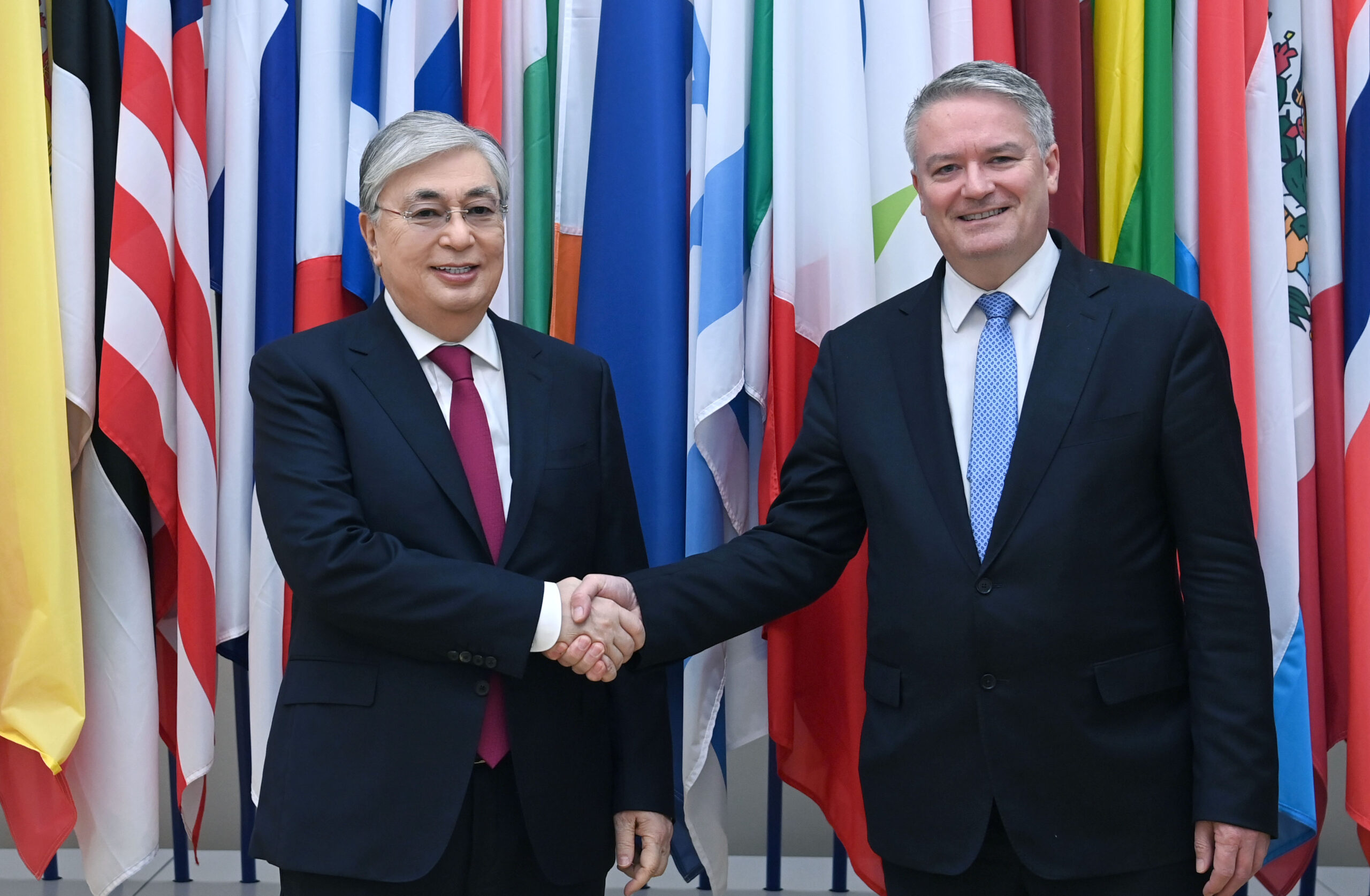 Le président kazakh affirme la coopération avec l’Organisation de coopération et de développement économiques et conclut sa visite en France par des accords bilatéraux