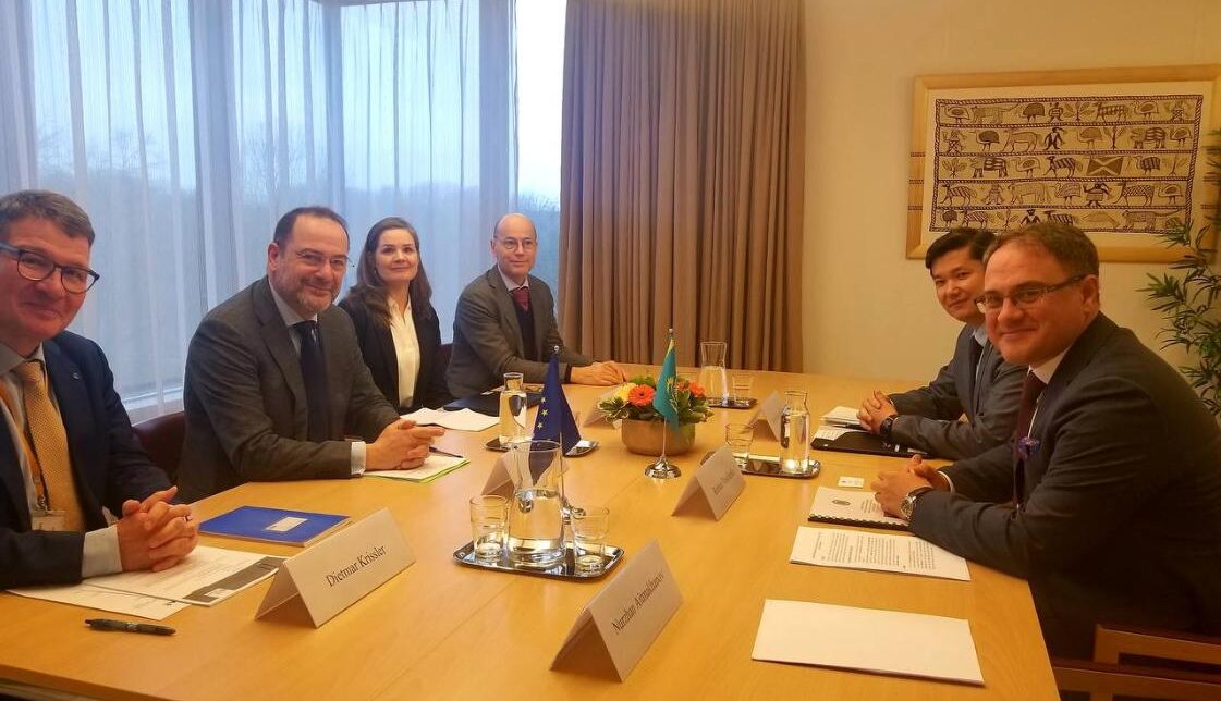 Заместитель министра иностранных дел Казахстана и высшие должностные лица ЕС обсудили прогресс в ключевых областях сотрудничества в Брюсселе - Bizmedia.kz