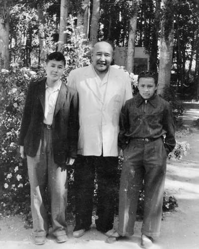 Как отец, как сын: Мурат Ауэзов был управляющим своего отца, литературное наследие казахского писателя-классика Мухтара Ауэзова - Bizmedia.kz