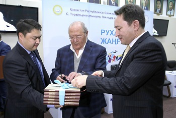 Как отец, как сын: Мурат Ауэзов был управляющим своего отца, литературное наследие казахского писателя-классика Мухтара Ауэзова - Bizmedia.kz
