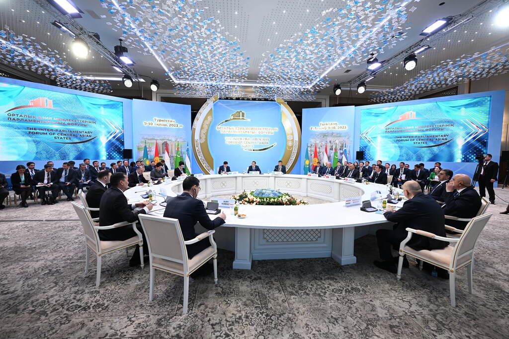Председатель Сената Казахстана Ашимбаев выступил с приветственным словом Президента Токаева 10 февраля. Фото предоставлено пресс-службой Сената РК.