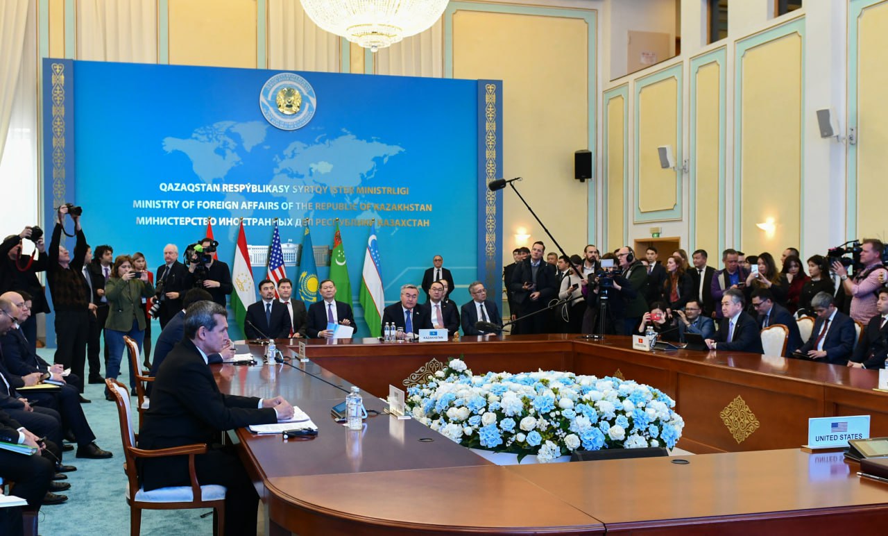 Министр Тлеуберди заявил, что 28 февраля Казахстан привержен дальнейшему развитию платформы С5+1. Фото предоставлено пресс-службой МИД.