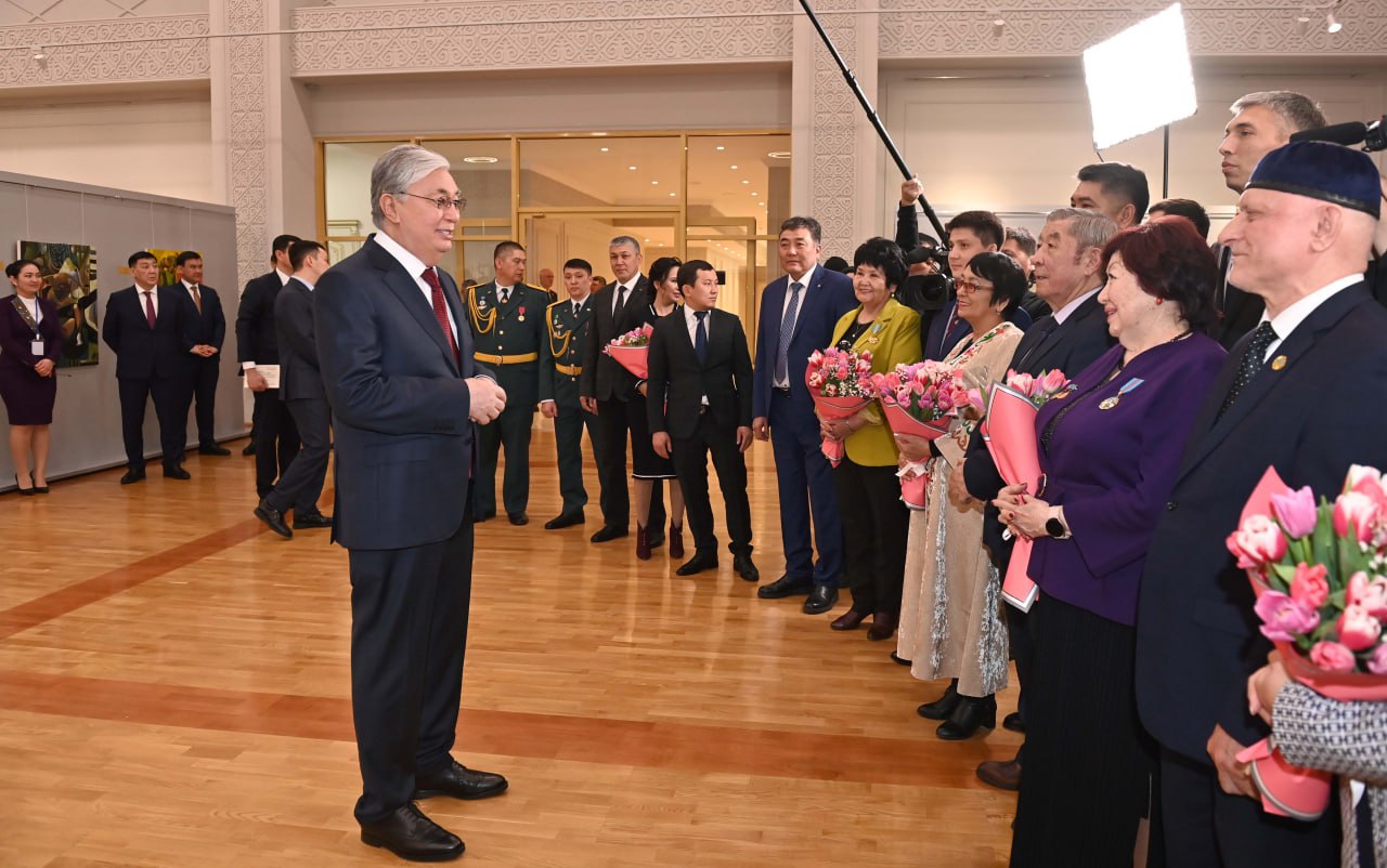 9 марта во Дворце искусств «Атамекен» Президент Токаев встретился с почетными жителями региона, внесшими свой вклад в процветание региона, и людьми, которые служили в чрезвычайных ситуациях.