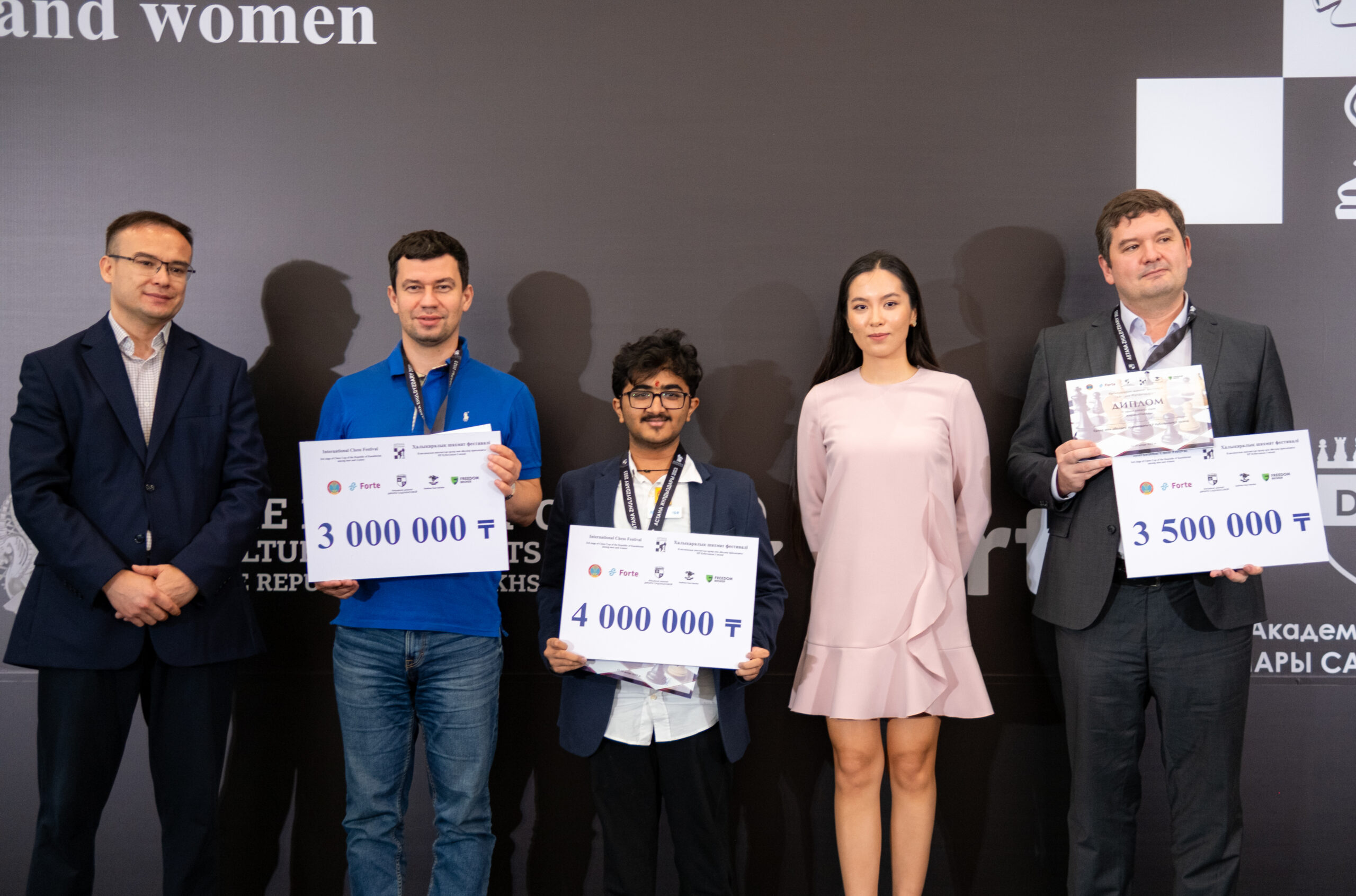 Best Chess Players Share $90,000 Prize Fund at International Chess