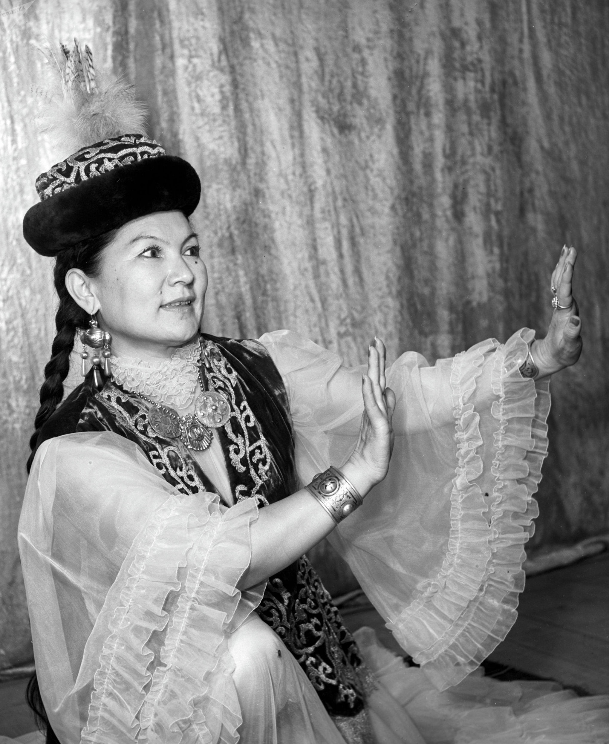 Rediscovered Video Celebrates Kazakh Dance Pioneer Shara Zhienkulova