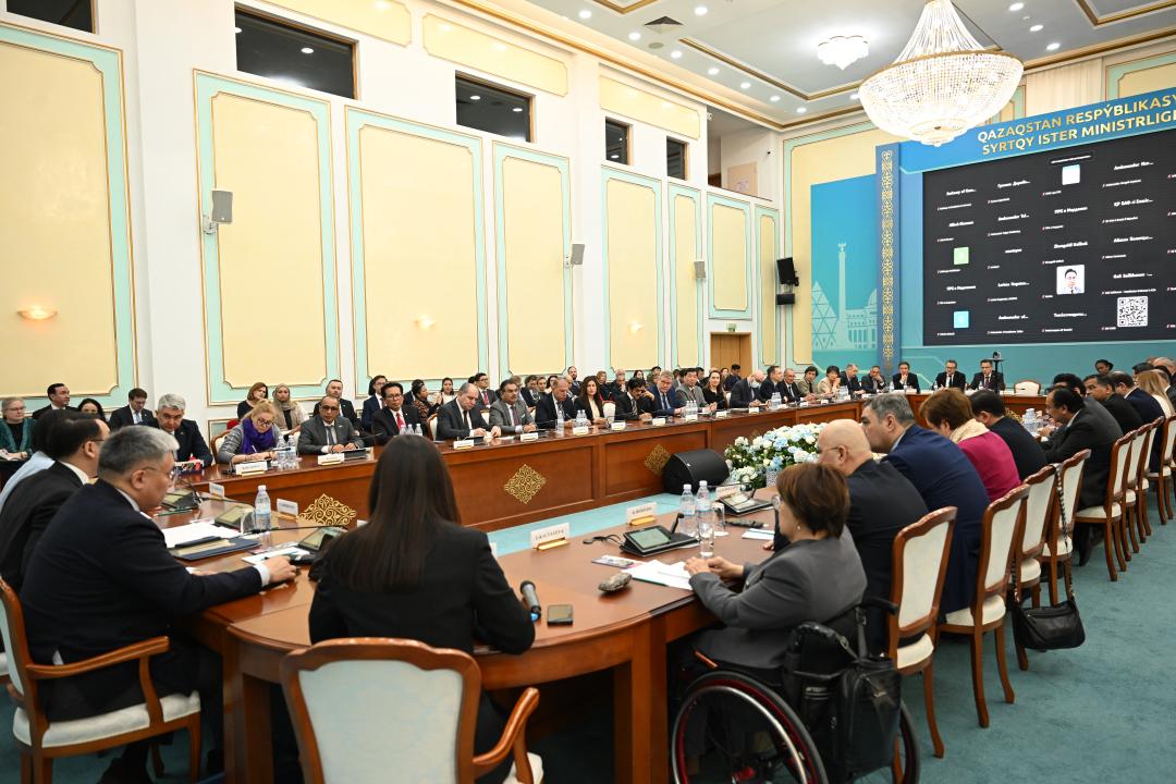 Kazakhstan Briefs Diplomats on Regional Environmental Summit in Astana