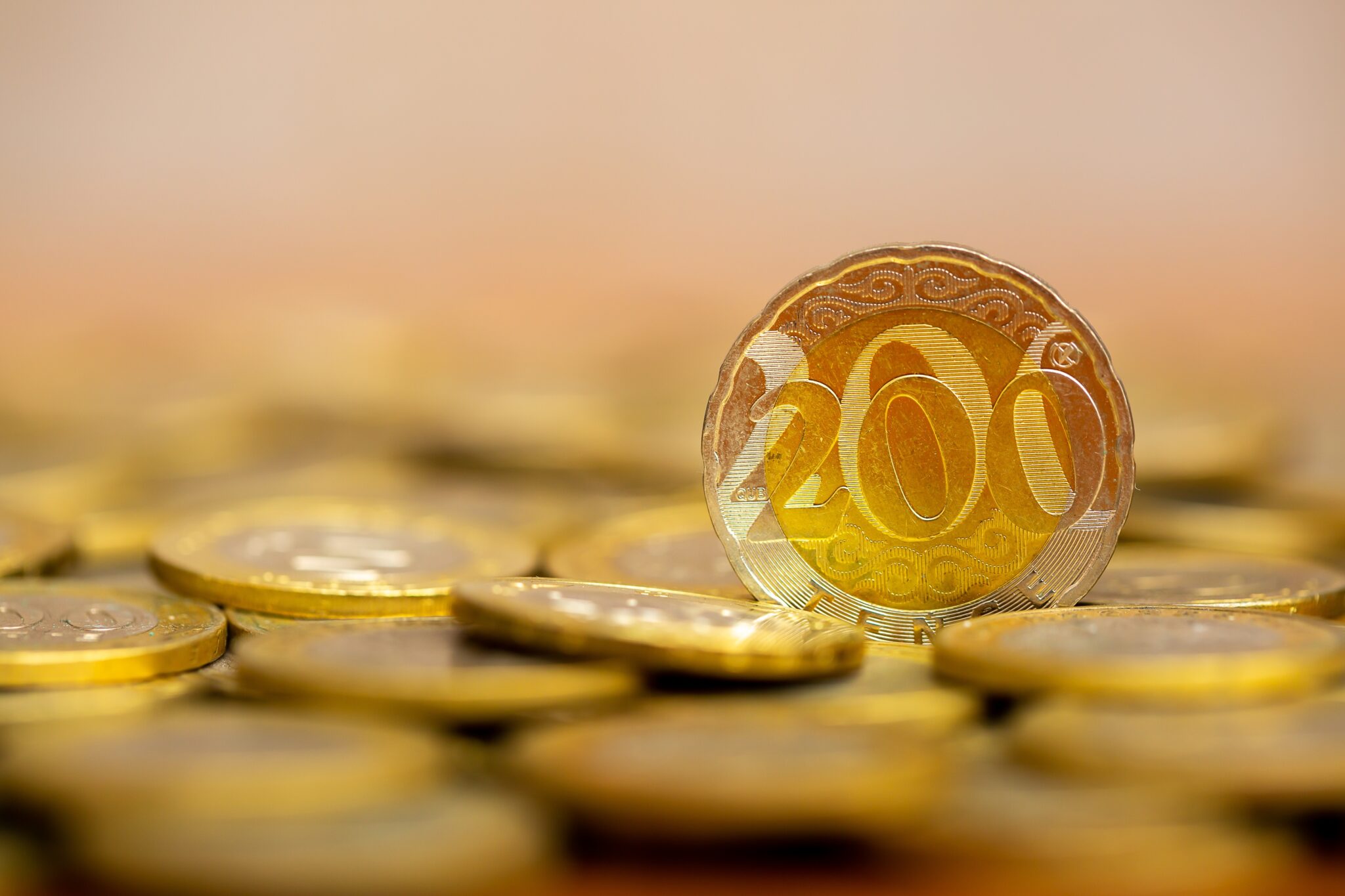 Kazakhstan Sees No Immediate Tenge Impact from Higher Oil Prices, National Bank Chair Says